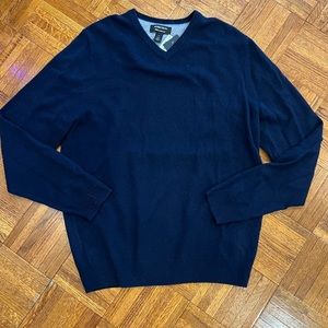 Nordstom V-Neck Cashmere Sweater in Navy